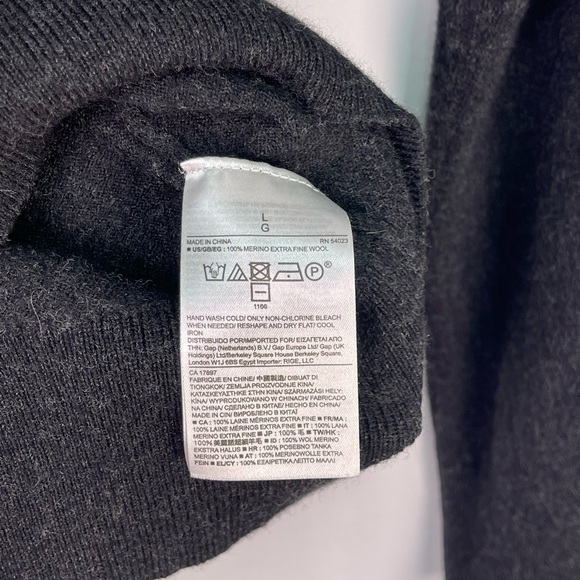 Banana Republic Men's Dark Gray Merino Wool Crewneck Sweater - Picture 7 of 10